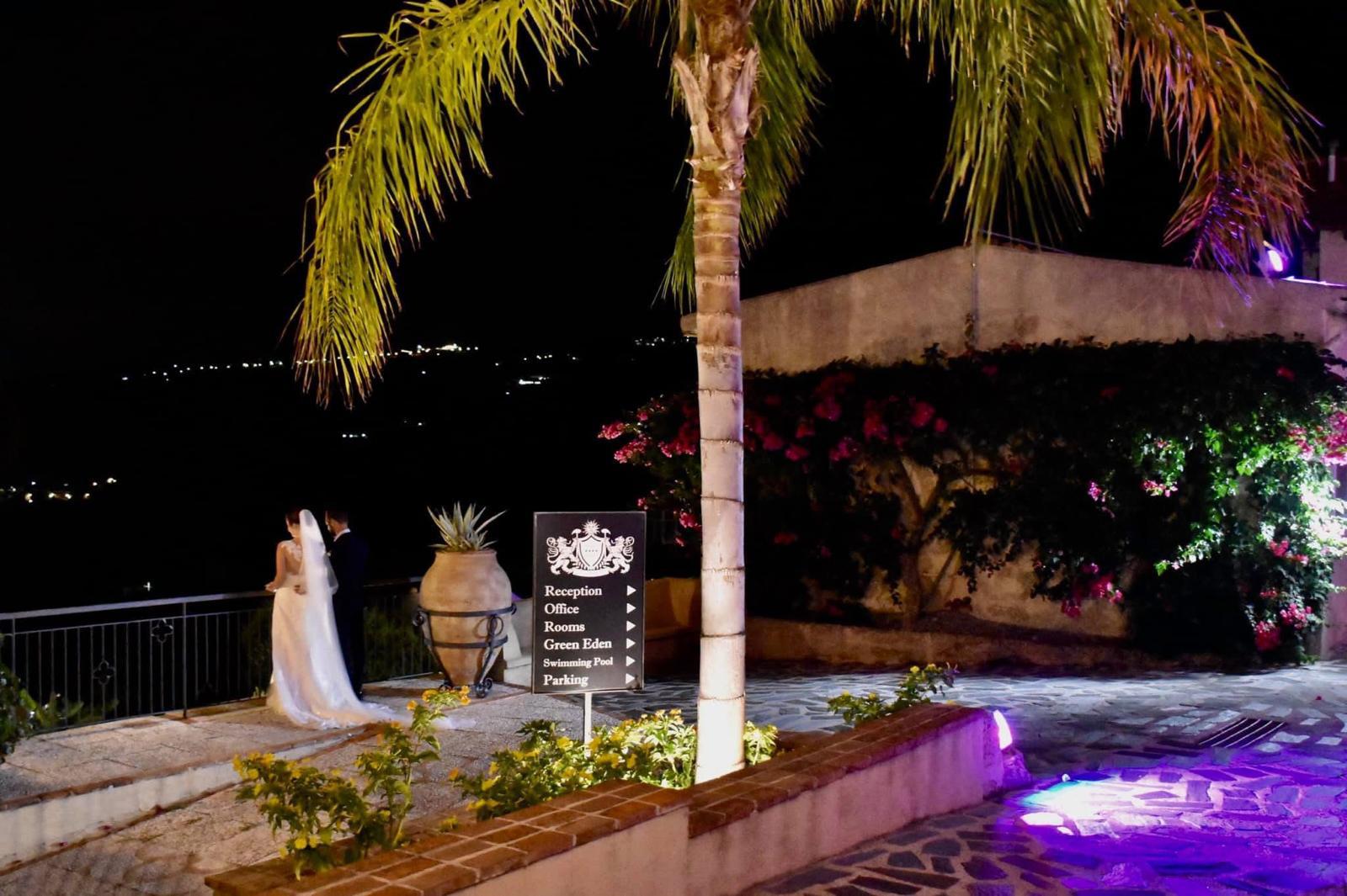 Il giardino di Villa Martius di notte
